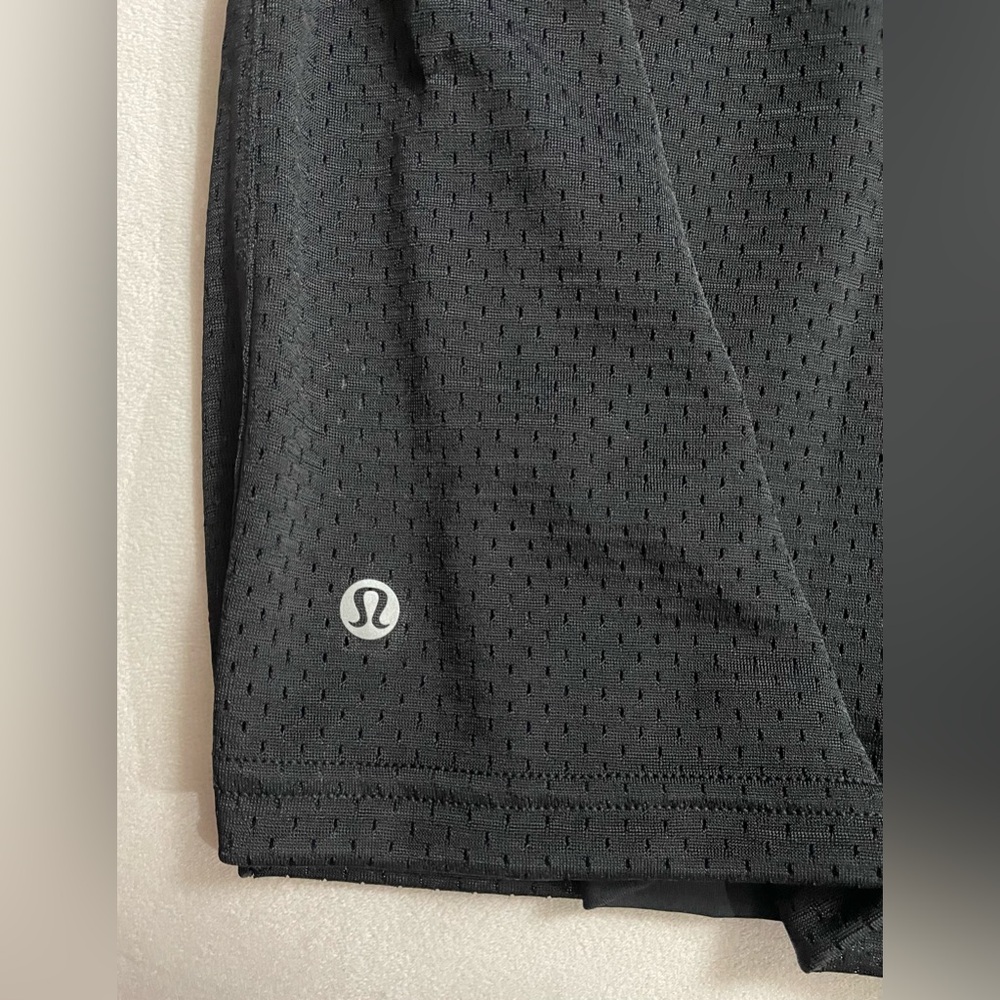 NWT Lululemon Relaxed Fit Mesh Training 8” Shorts Pockets Black Size 6 - Picture 9 of 11